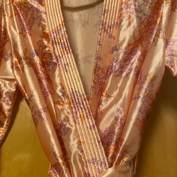 Vintage bathrobe from Sears.  It has a pocket. - Picture 2 of 4